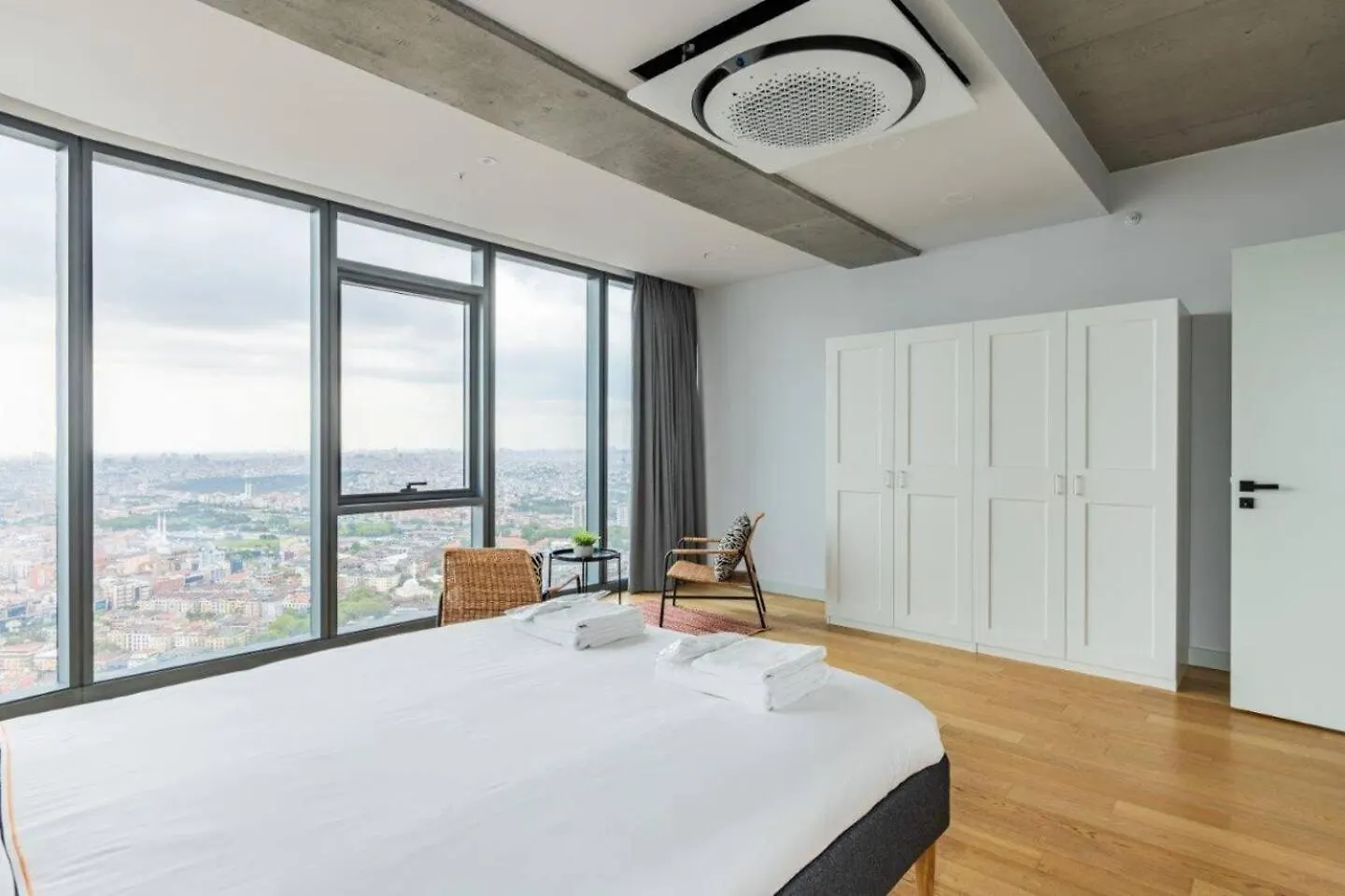 Gorgeous 4Bd2Bath Bright Airy Penthouse! #355 Villa Istanbul 0*,