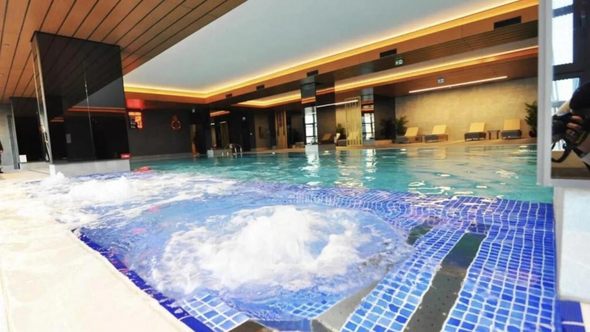 Gorgeous 4Bd2Bath Bright Airy Penthouse! #355 Villa Istanbul
