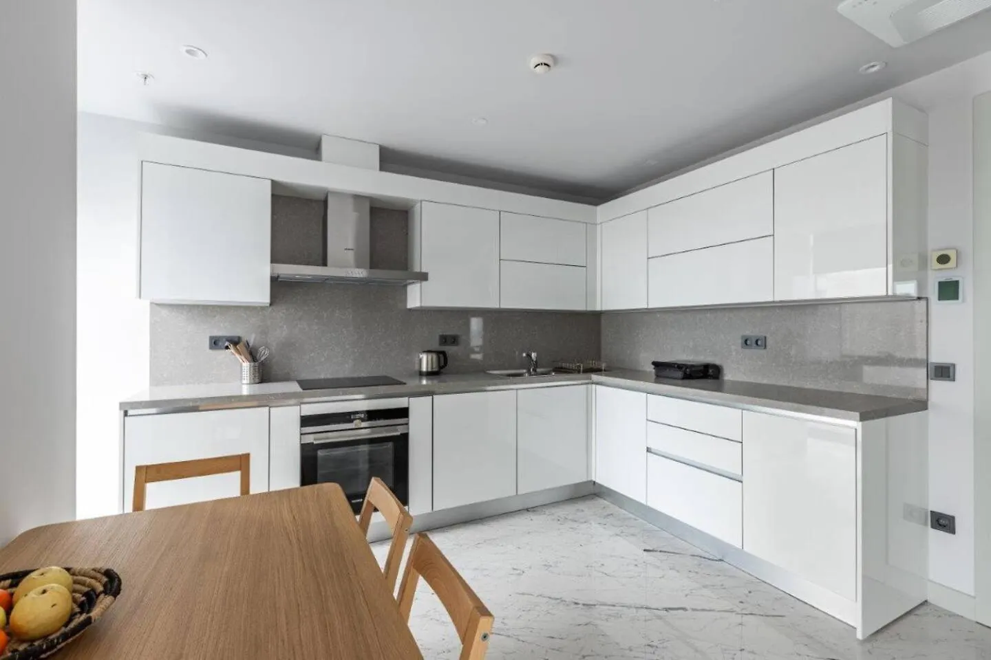 Gorgeous 4Bd2Bath Bright Airy Penthouse! #355 Villa Istanbul Holiday home