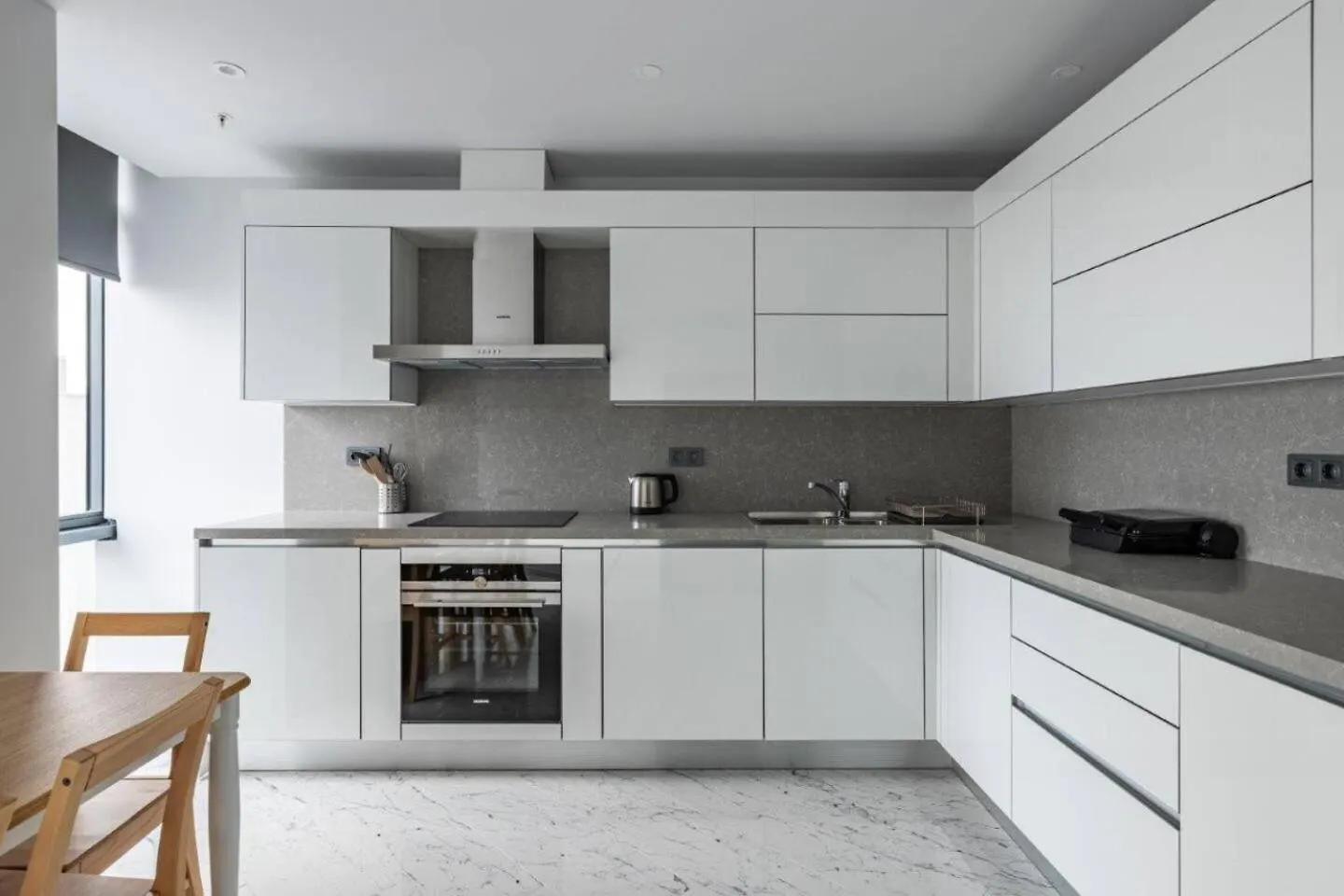 Gorgeous 4Bd2Bath Bright Airy Penthouse! #355 Villa Istanbul Holiday home