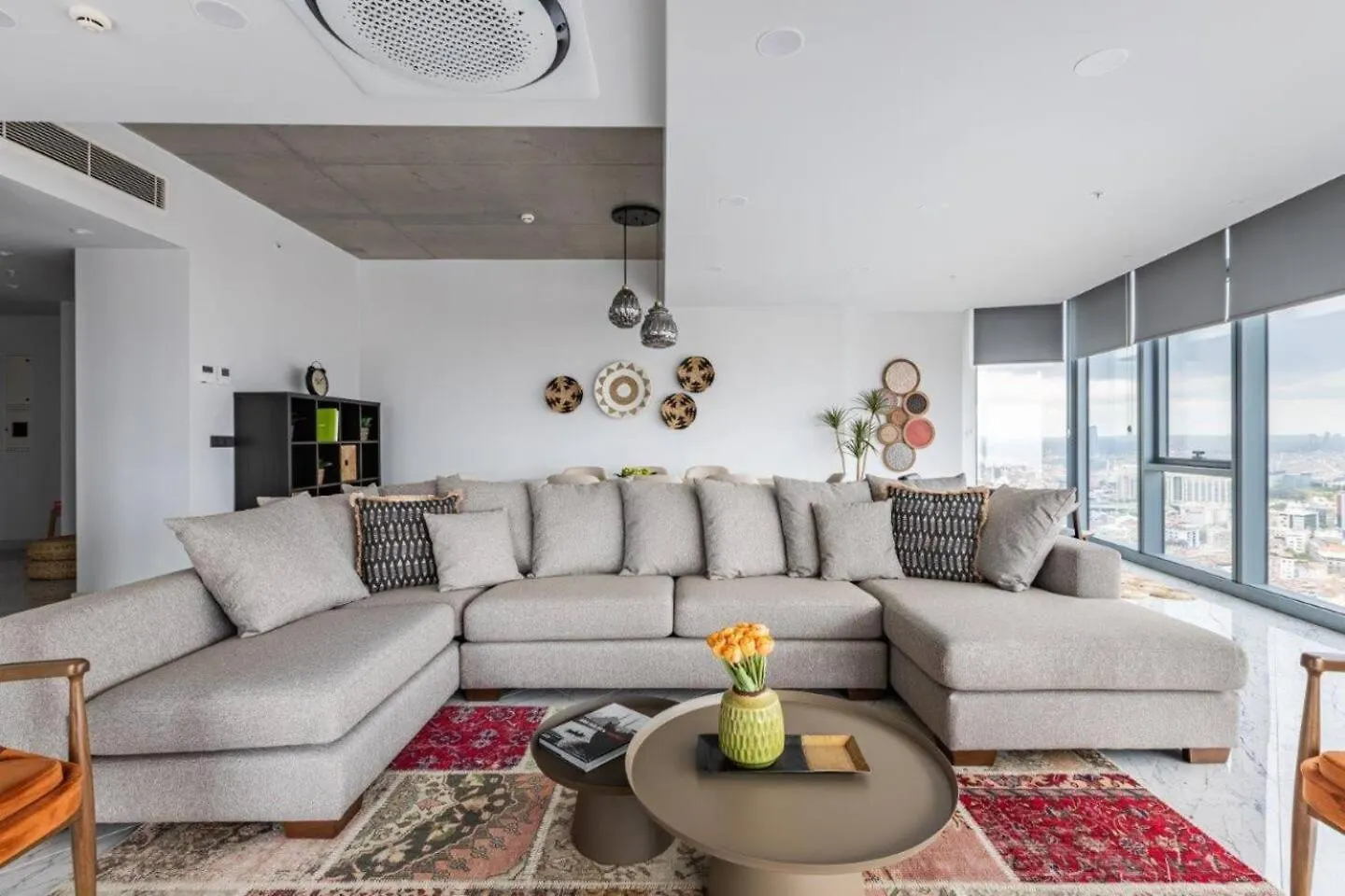 Gorgeous 4Bd2Bath Bright Airy Penthouse! #355 Villa Istanbul Holiday home
